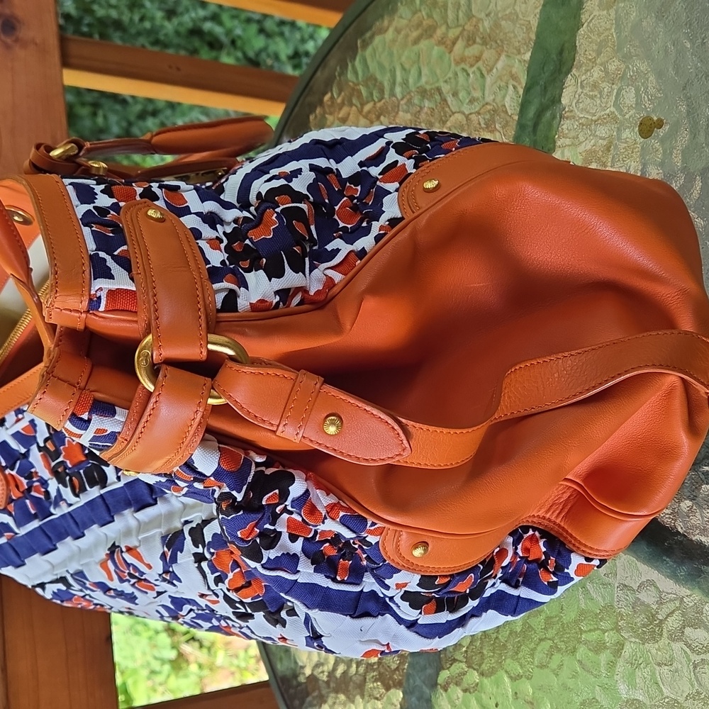 Escada Leather Oversized Tote Weekend Bag - Picture 4 of 8
